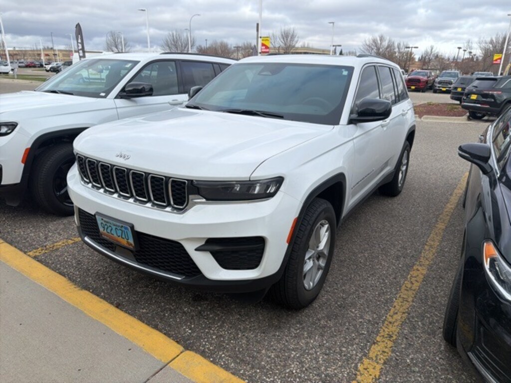 Used 2025 Jeep Grand Cherokee Laredo SUV