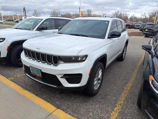 2025 Jeep Grand Cherokee Laredo X photo 3