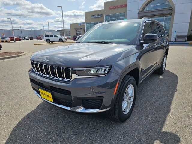 2025 Jeep Grand Cherokee Laredo photo 2