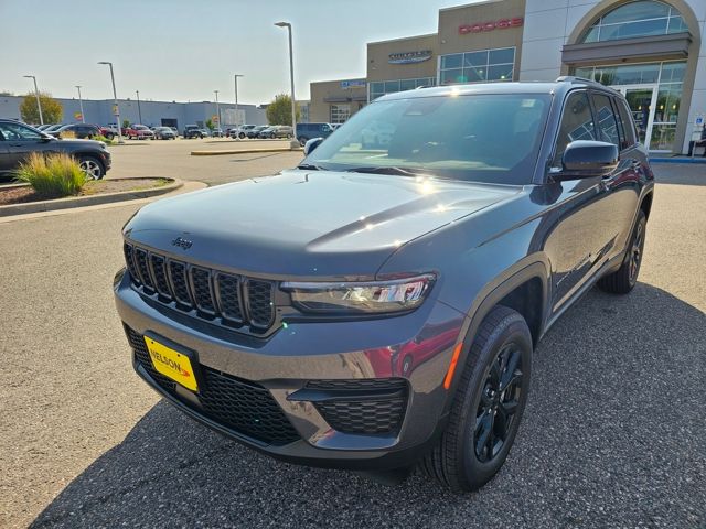 2024 Jeep Grand Cherokee in Grand Forks, ND | Nelson Chrysler