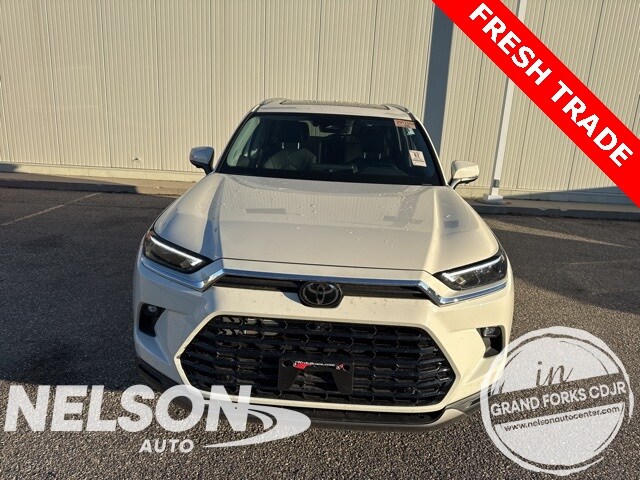 2024 Toyota Highlander Hybrid Limited photo 2