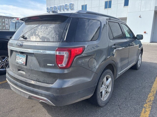 2016 Ford Explorer XLT photo 4