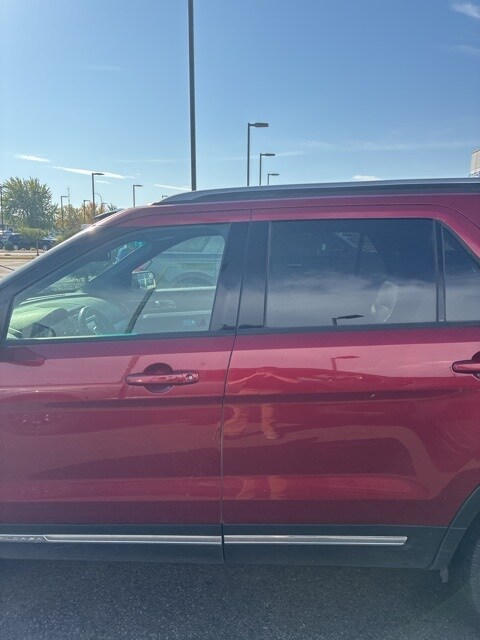 2016 Ford Explorer XLT photo 3