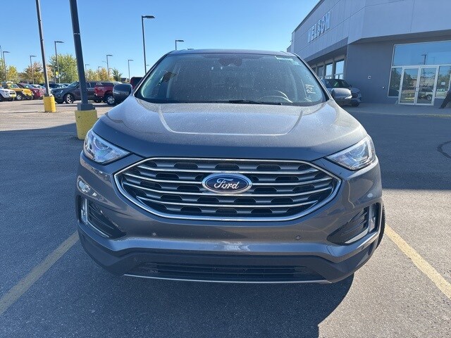 2024 Ford Edge Titanium photo 2