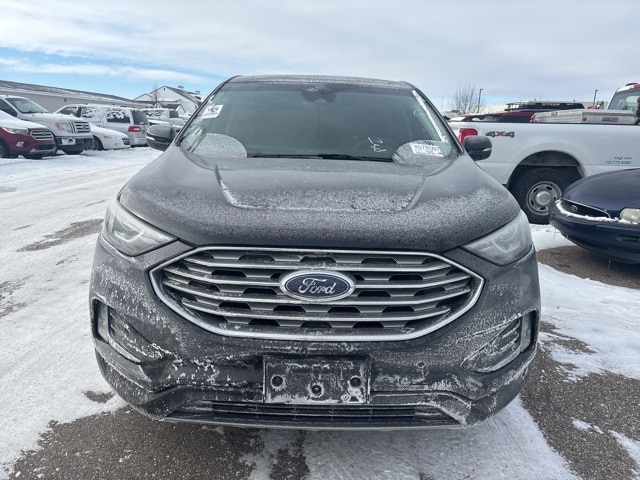2020 Ford Edge Titanium photo 2