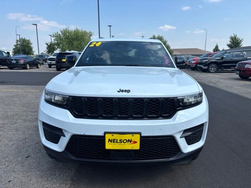 Used 2024 Jeep Grand Cherokee Laredo SUV