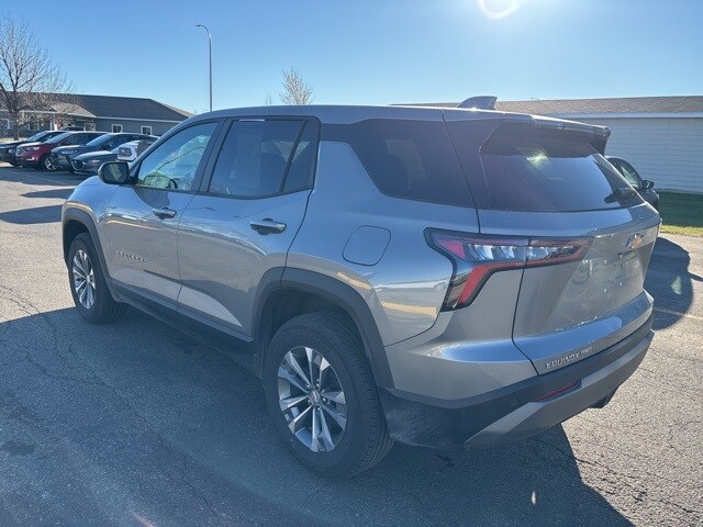 2025 Chevrolet Equinox LT photo 4