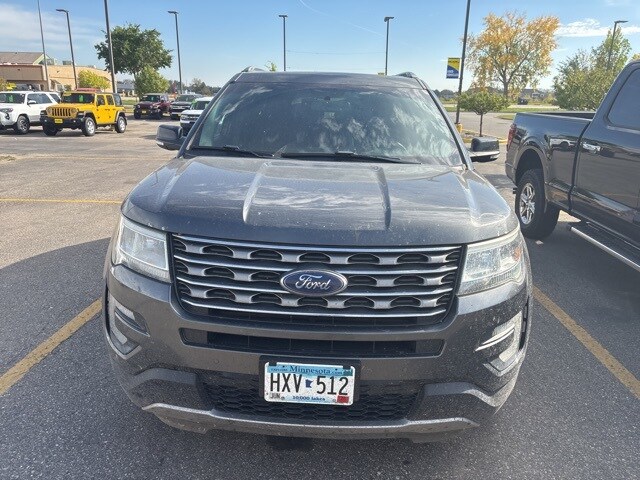 2016 Ford Explorer XLT photo 2