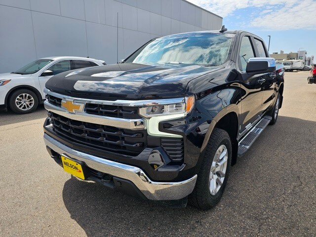 2023 Chevrolet Silverado 1500 LT photo 2