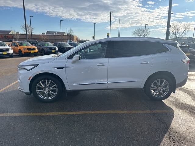 2022 Buick Enclave Essence photo 2