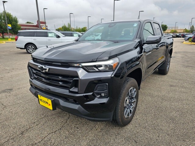 2024 Chevrolet Colorado LT photo 2