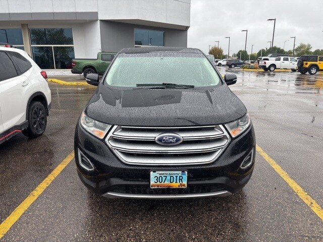2017 Ford Edge Titanium photo 2