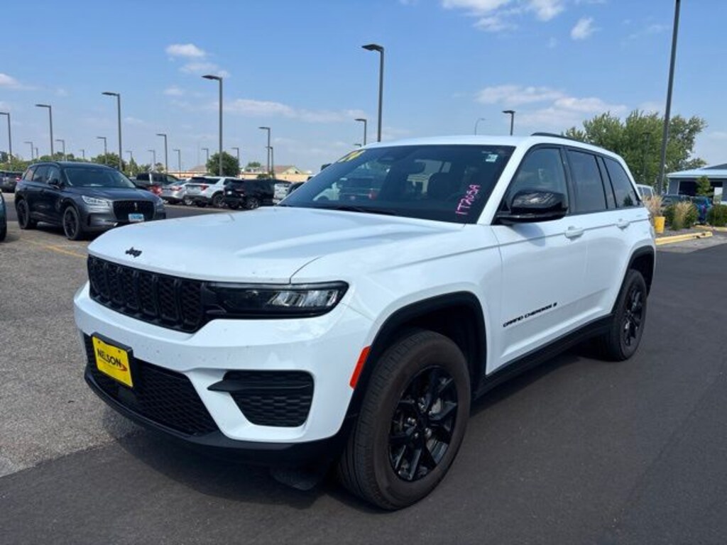 Used 2024 Jeep Grand Cherokee Laredo SUV