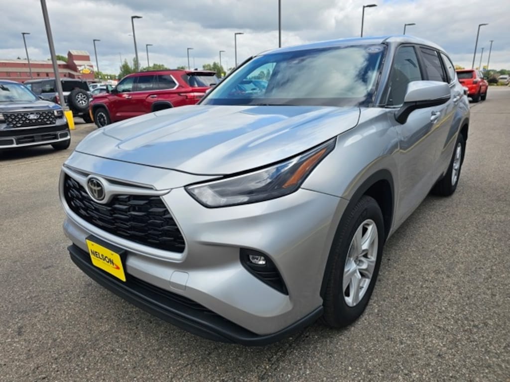 Used 2024 Toyota Highlander LE SUV