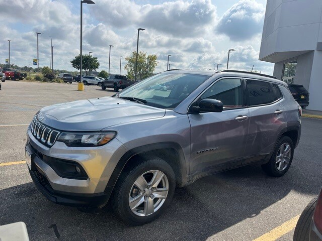 2022 Jeep Compass Latitude photo 2