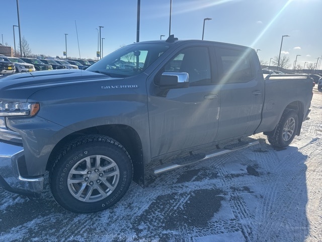 2020 Chevrolet Silverado 1500 LT photo 3