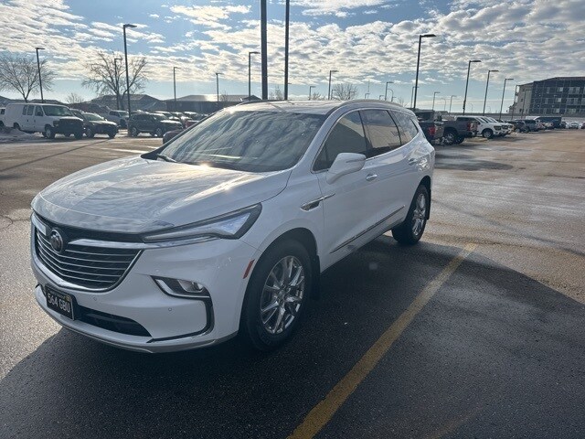 2022 Buick Enclave Essence photo 3