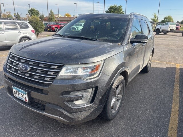 2016 Ford Explorer XLT photo 3