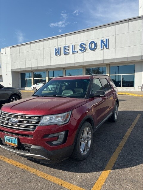 2016 Ford Explorer XLT photo 2
