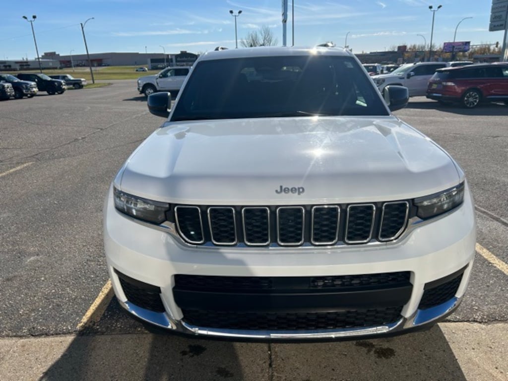 Used 2024 Jeep Grand Cherokee L Laredo SUV