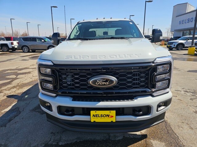 2025 Ford F-250 photo 3