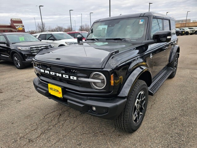 2025 Ford Bronco Outer Banks photo 2