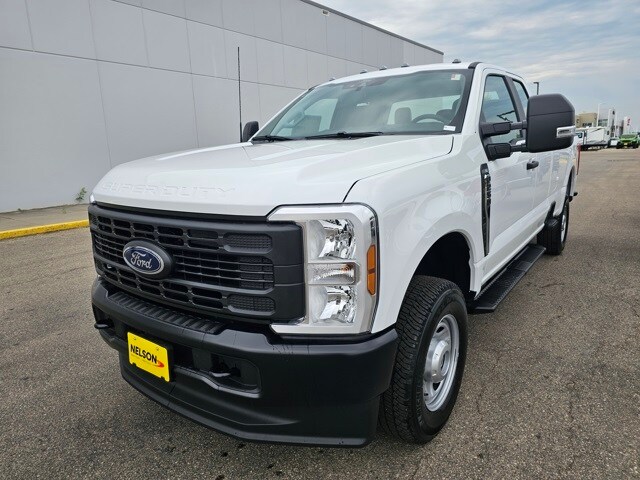 2025 Ford F-250 photo 2