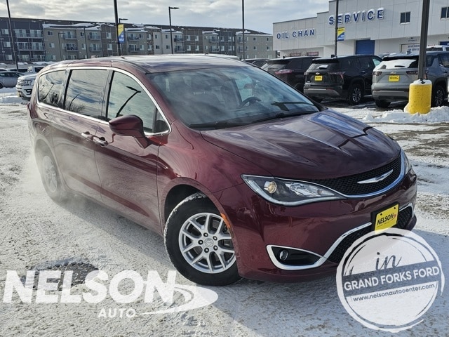 2020 Chrysler Pacifica Touring's photo