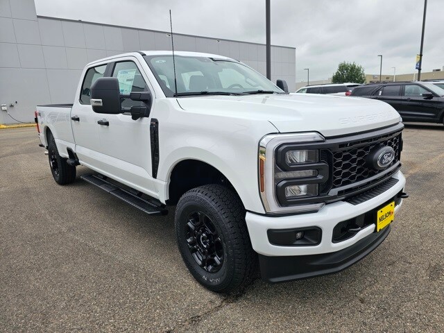 2025 Ford F-250 photo 3