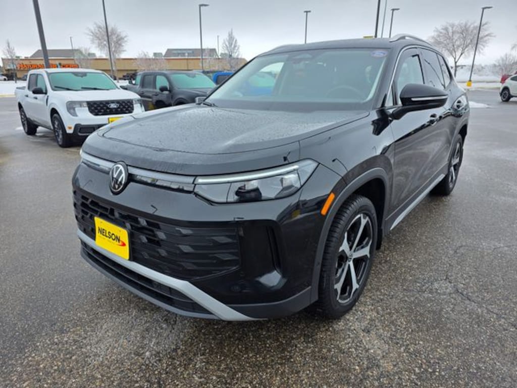 Used 2025 Volkswagen Tiguan 2.0T SE SUV