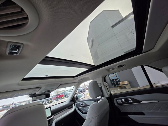 2025 Ford Explorer Platinum - Photo 13
