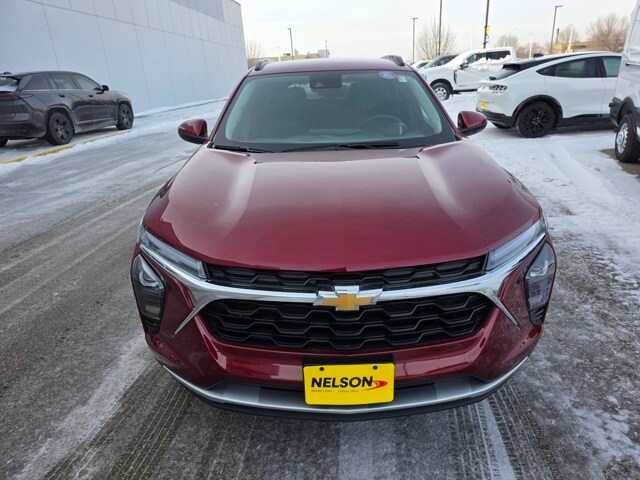 2025 Chevrolet Trax LT photo 2