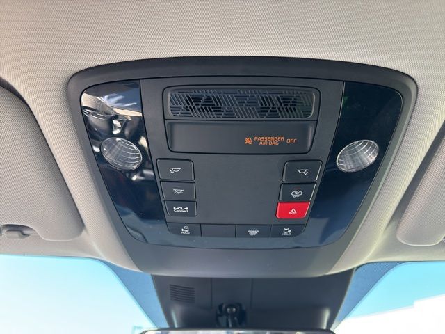 2025 Kia Carnival LXS - Photo 17