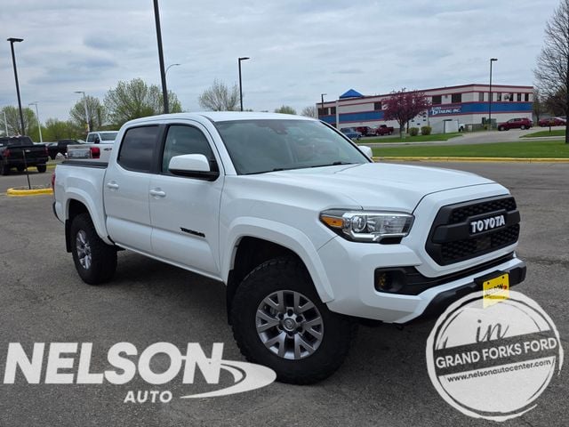 2018 Toyota Tacoma SR5 Double Cab 4x4 V6 Auto Short Bed's photo