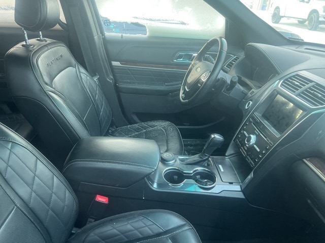 2017 Ford Explorer Platinum photo 3
