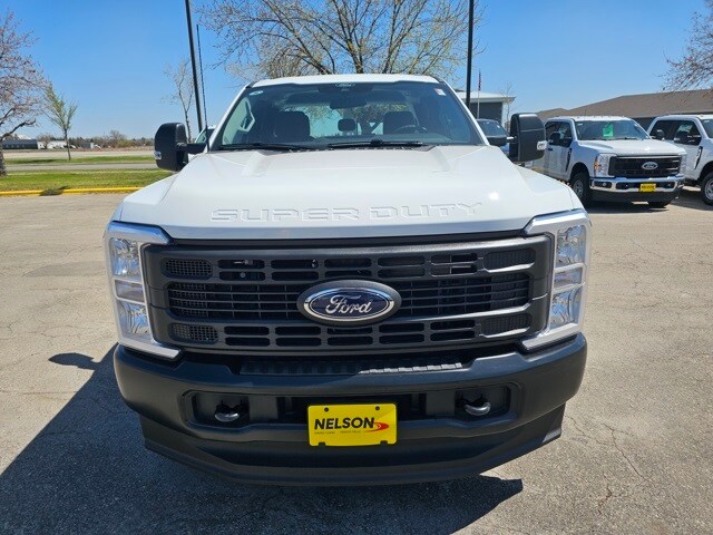 2025 Ford F-350 photo 3