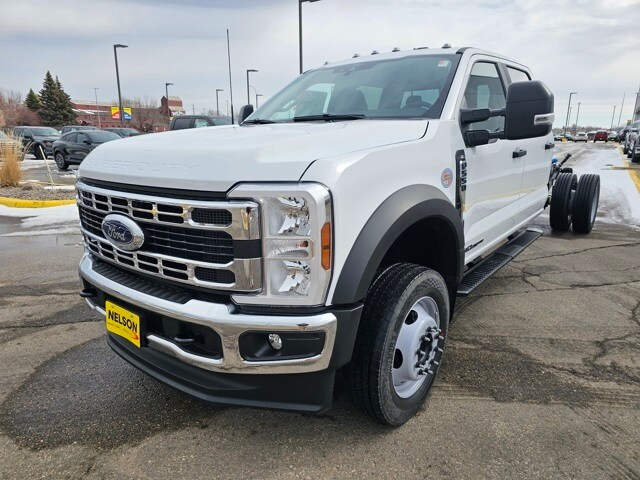 2025 Ford F-550 photo 2