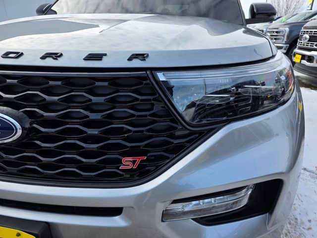 2023 Ford Explorer ST photo 2
