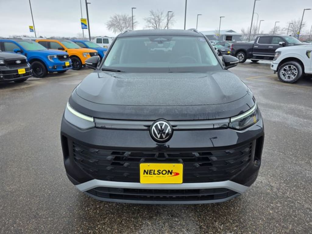 Used 2025 Volkswagen Tiguan 2.0T SE SUV