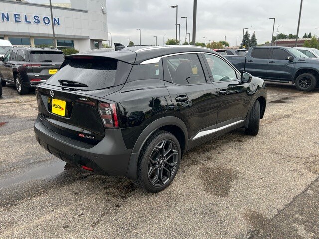2025 Nissan Kicks SR photo 4