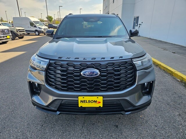 2025 Ford Explorer ST-Line photo 2