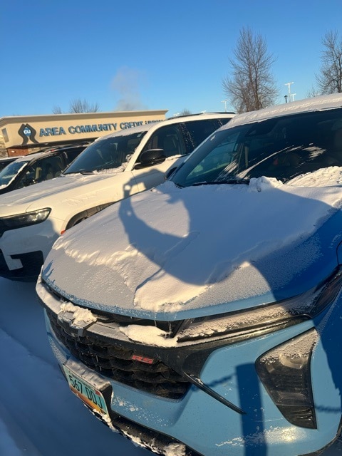 2024 Chevrolet Trax photo 2