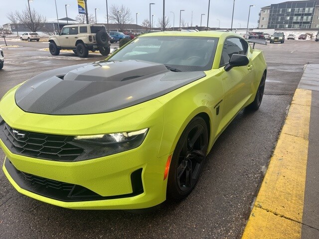 2019 Chevrolet Camaro 1LS 1LT photo 2