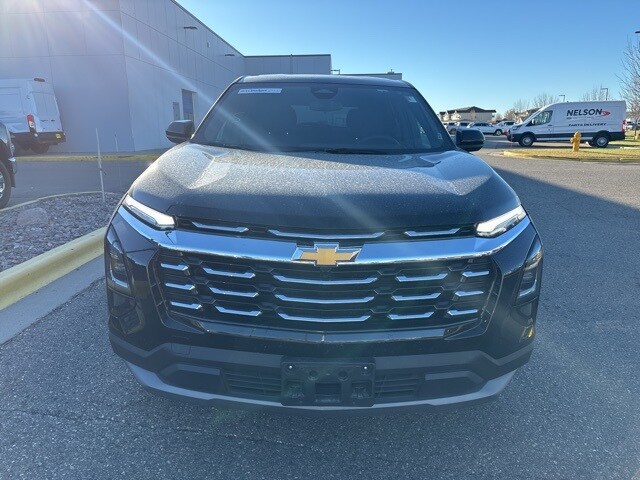 2025 Chevrolet Equinox LT photo 2