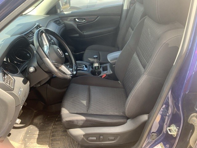 2020 Nissan Rogue SV photo 2