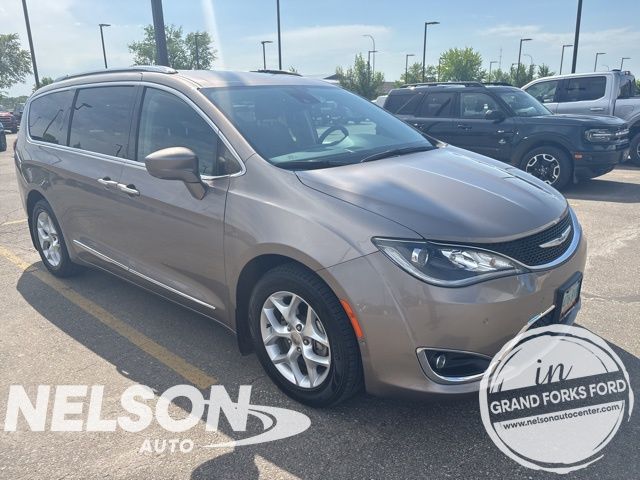 2017 Chrysler Pacifica Touring-L Plus's photo