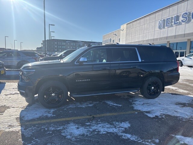 2016 Chevrolet Suburban LTZ photo 3