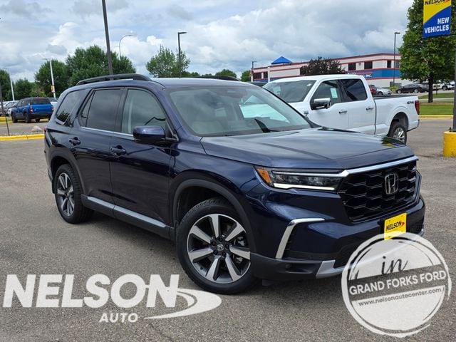 2025 Honda Pilot Touring AWD's photo