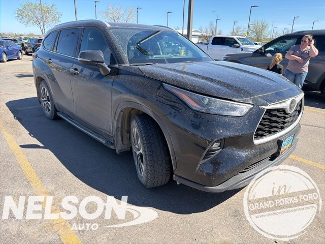 2024 Toyota Highlander XLE AWD's photo