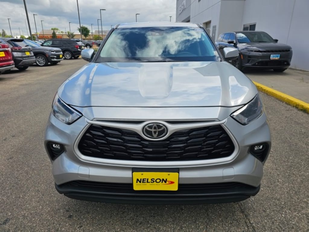 Used 2024 Toyota Highlander LE SUV